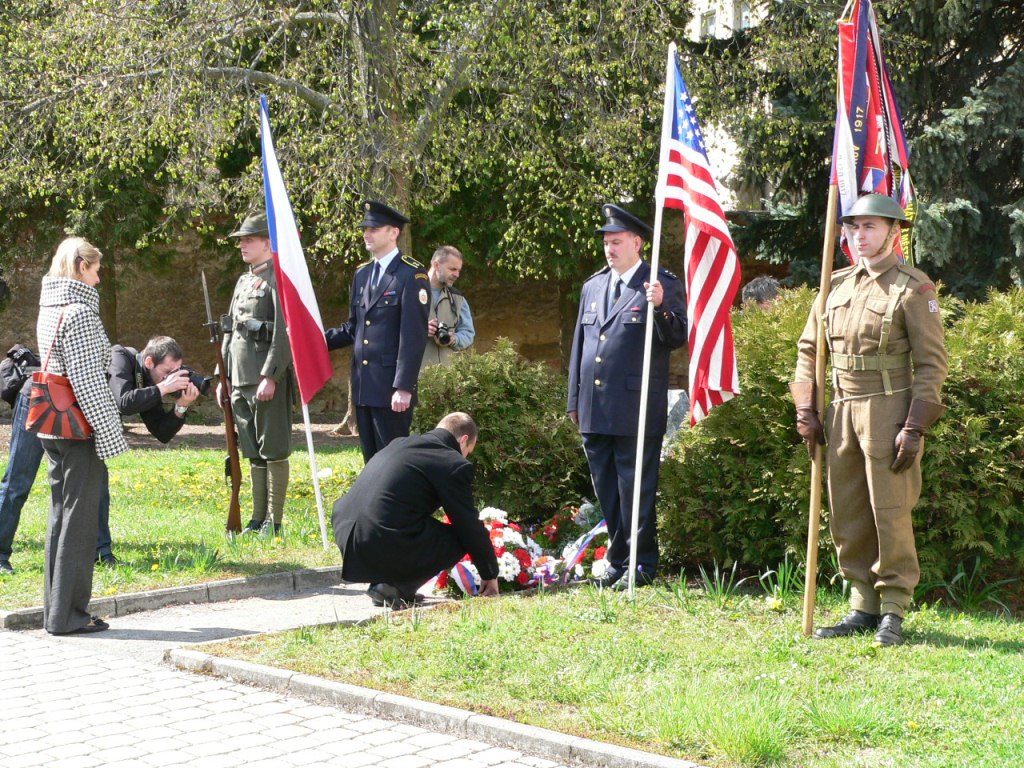 Křimice, pomník sestřelených amerických letců.