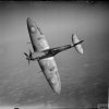 05 - Britský letoun Spitfire Mk. VB v letu. 
