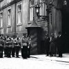 15 - Stráž námořníků, kterou si vyžádal sesazený místodržitel hrabě Coudenhove, před místodržitelským palácem na Malé Straně v převratových dnech