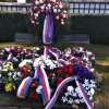 02 Květinové dary na hrobě rodiny Masarykových.