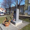 06 Br. Skácelík pokládá věnec k pomníku Tomáše G. Masaryka v Praze-Kunraticích.