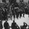 5) Rakev s ostatky L. Klegy opouští Český dům ve Vítkovicích během pohřbu 12. 1. 1933