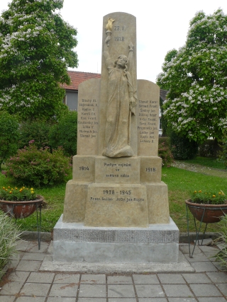 Pomník padlým I. a II. sv. války po restaurování