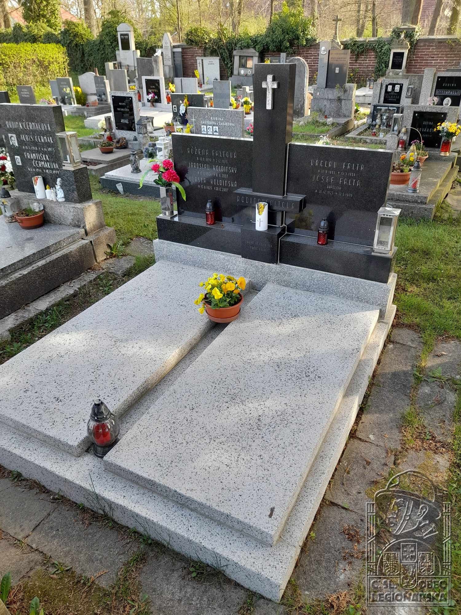 Hrob v Borohrádku (10095.800)