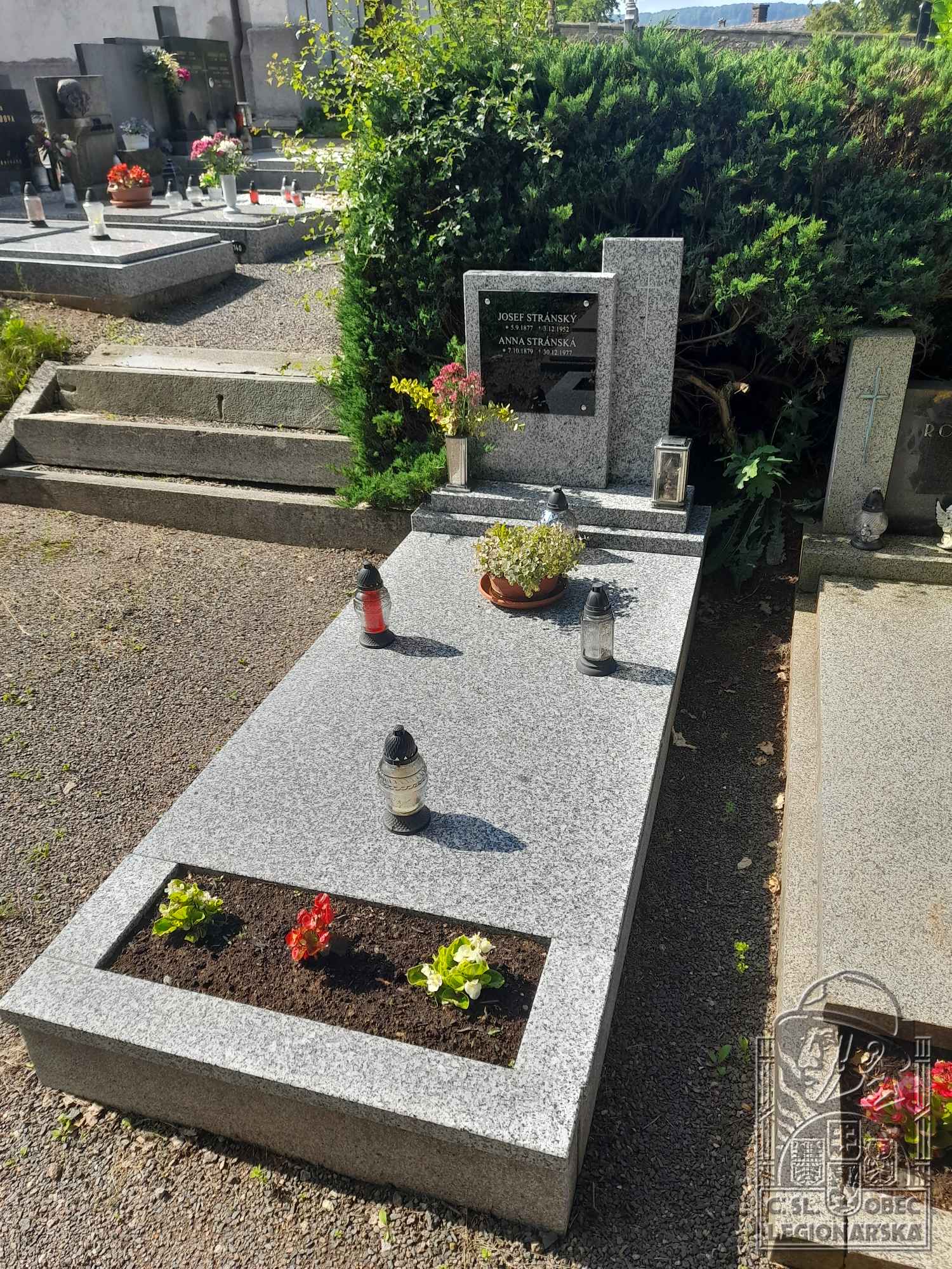 Hrob v Dolní Dobrouči (102967.800)