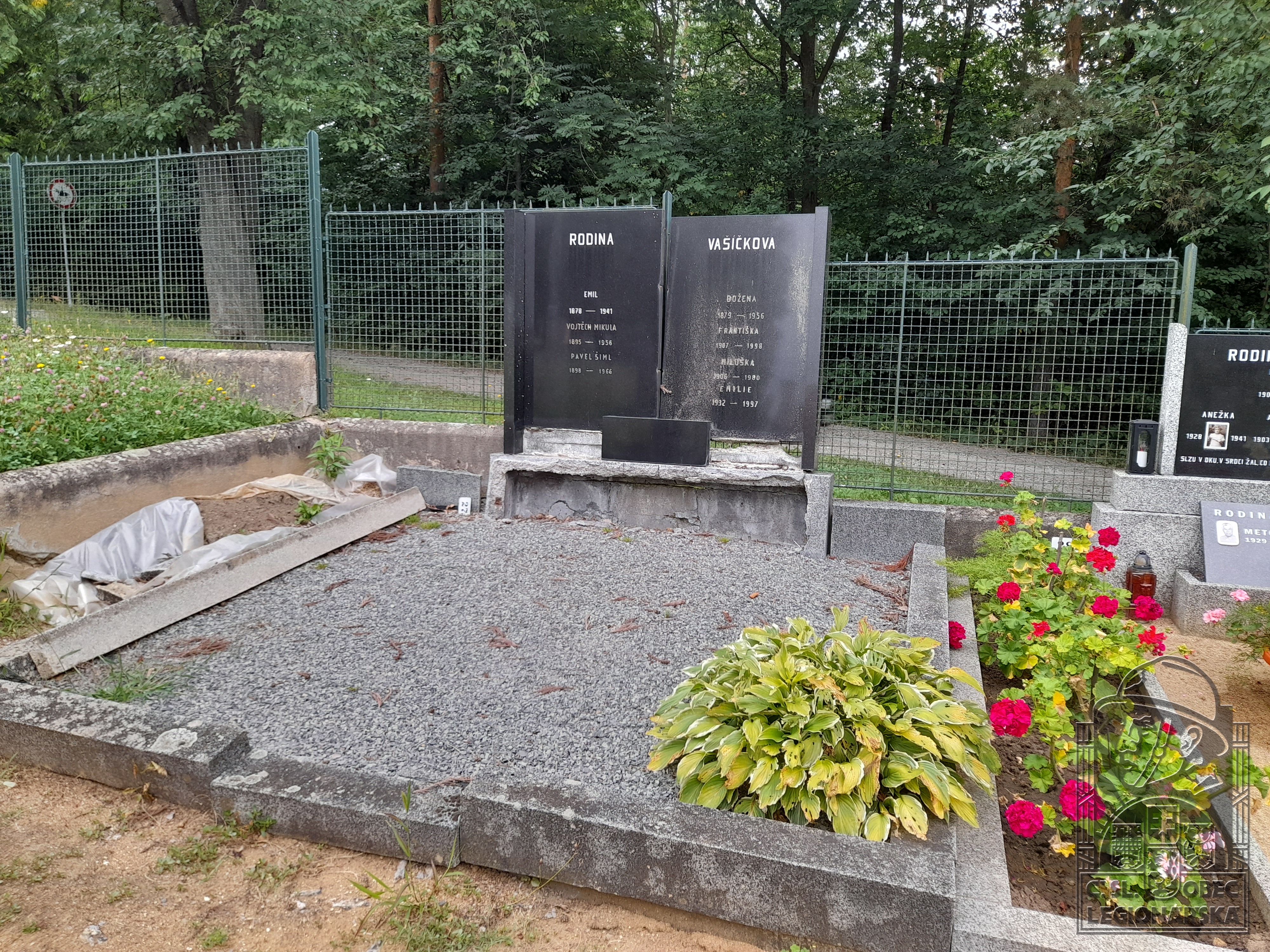 Hrob v Řícmanicích (109585.800)