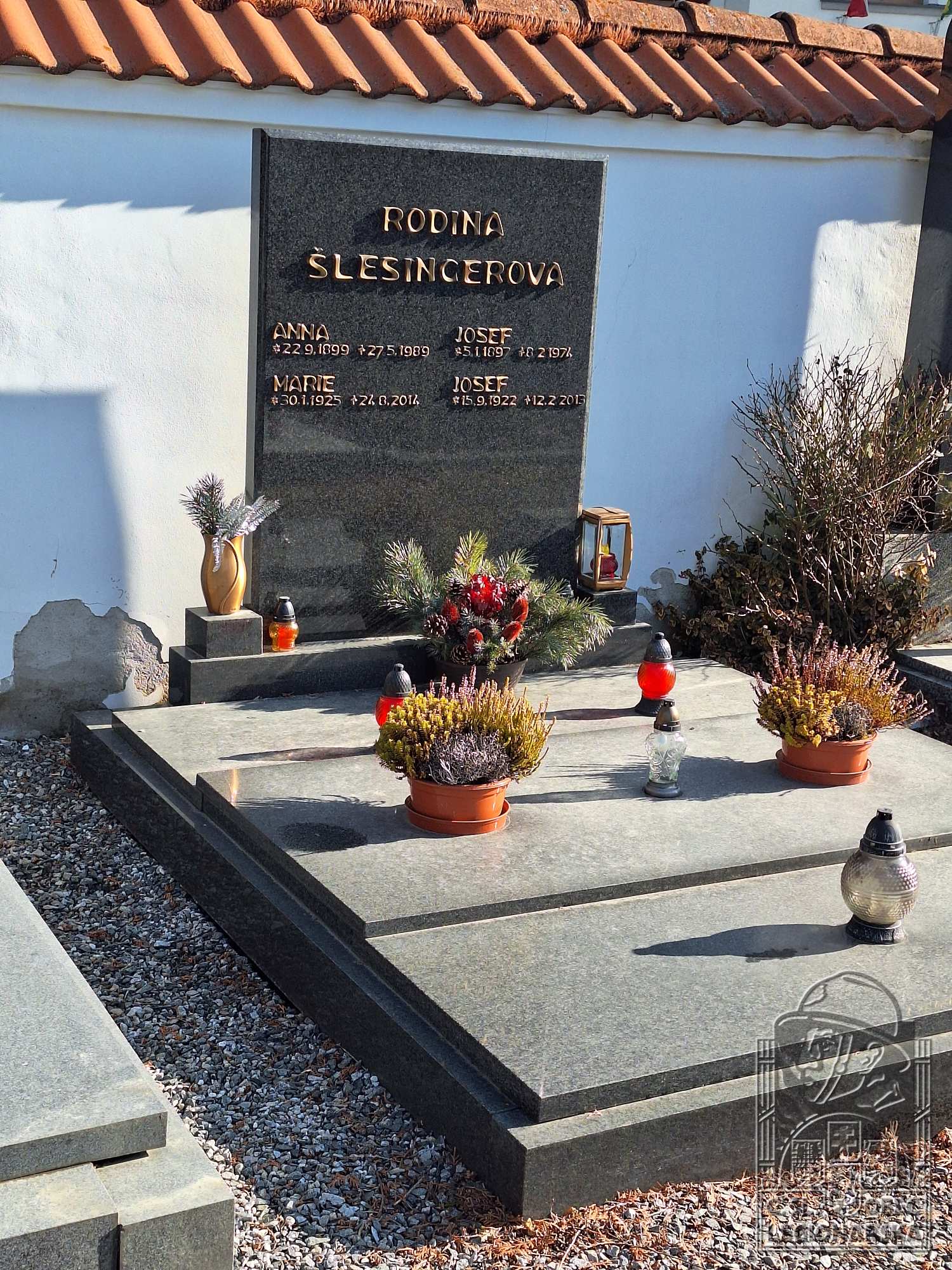 Hrob Josefa Šlesingera v Sebranicích (110144.800)