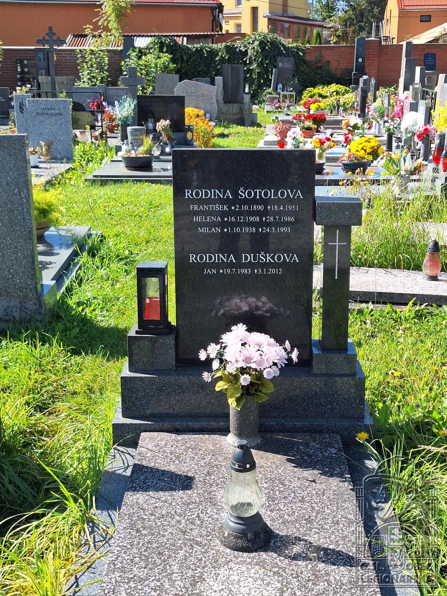 Hrob v Hlinsku (110333.800)