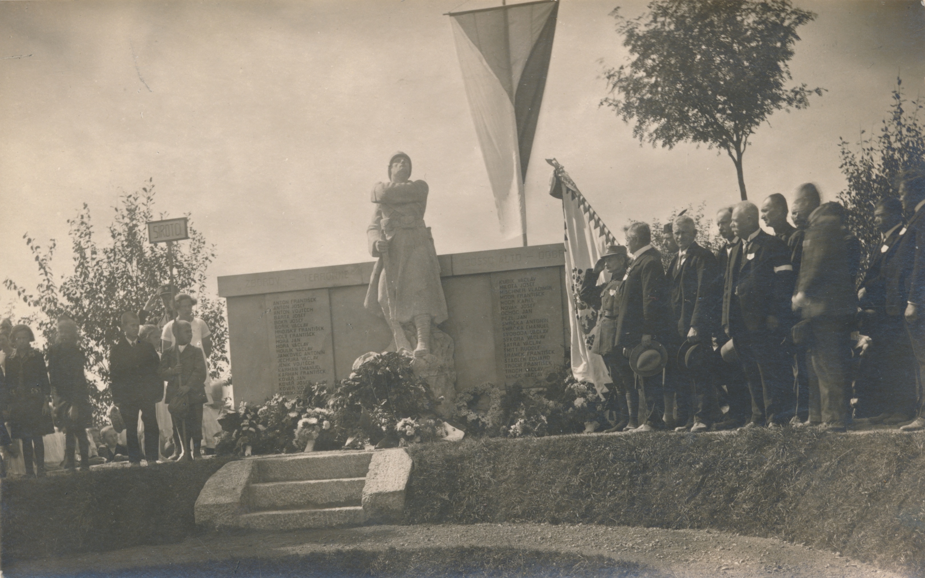 Slavnostní odhalení památníku obětem 1. války Žinkovy 29.8.1926  dílo ak. sochaře Glose z Klatov (110647.550)