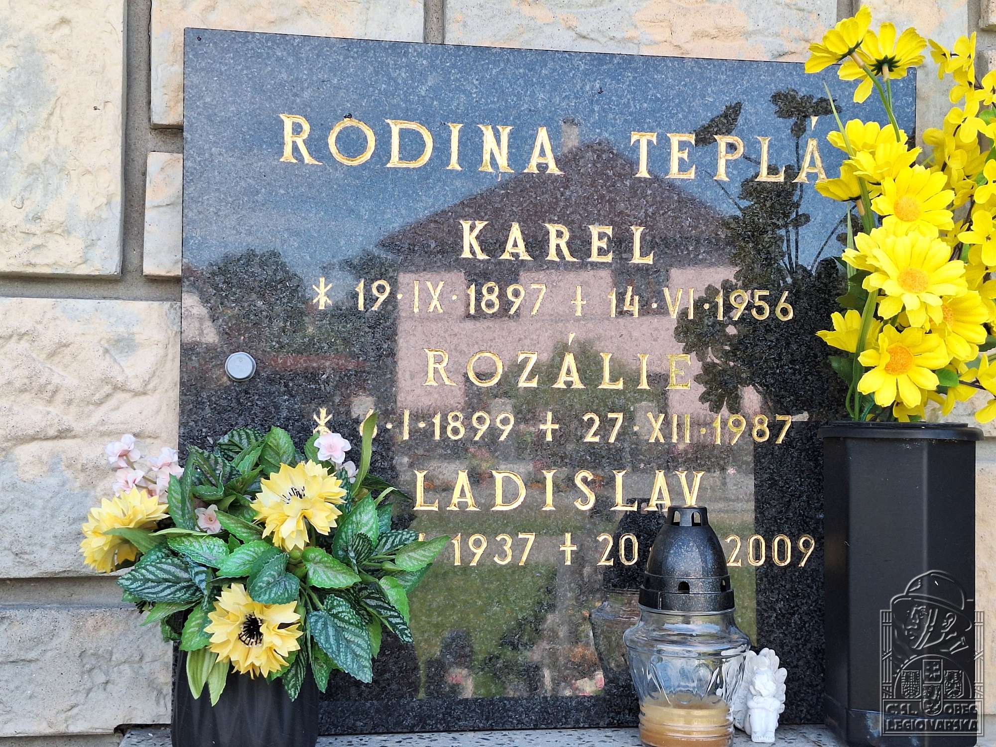 Urna v kolumbáriu obce Hošťálková (111407.800)