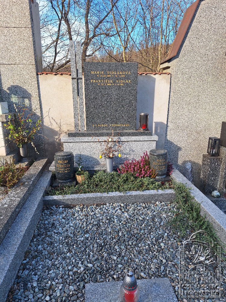 Hrob v Náměšti nad Oslavou (120727.800)