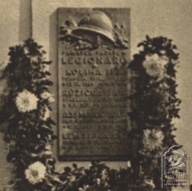 Pamětní deska v Uhřiněvsi (Pestrý týden 29.9.1934) (12329.501)