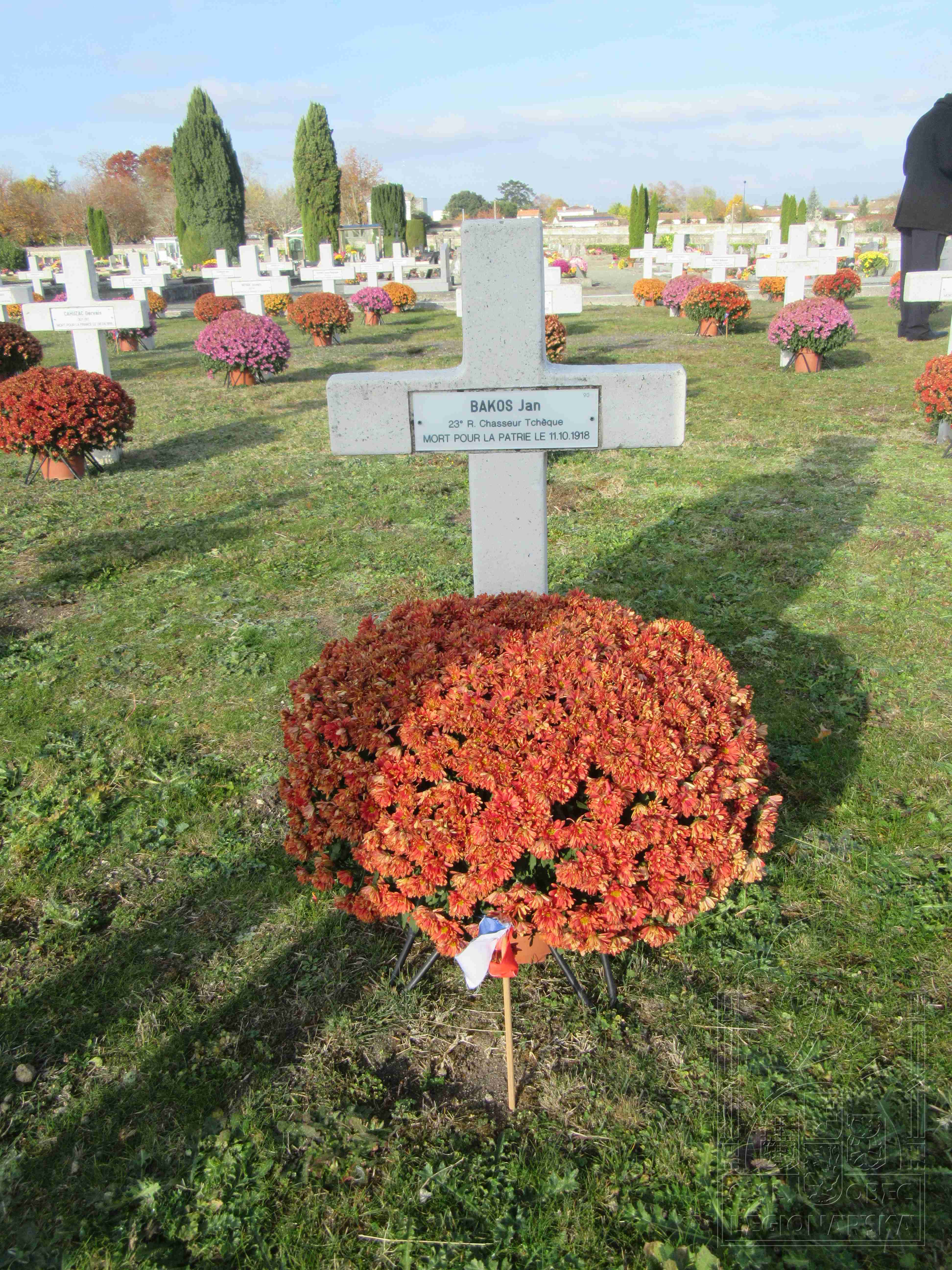 Hrob Jana Bakoše na hřbitově v Cognacu