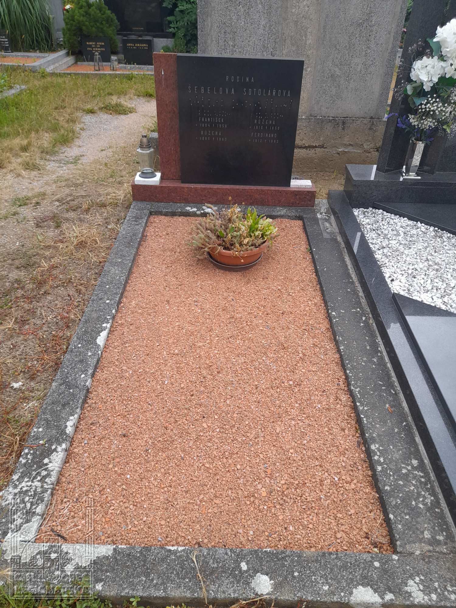 Hrob Šebely Františka v Bílovicích nad Svitavou (134393.500)