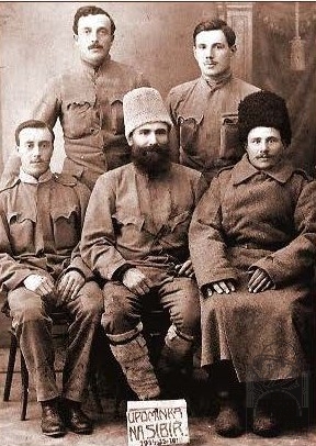 Dole uprostřed