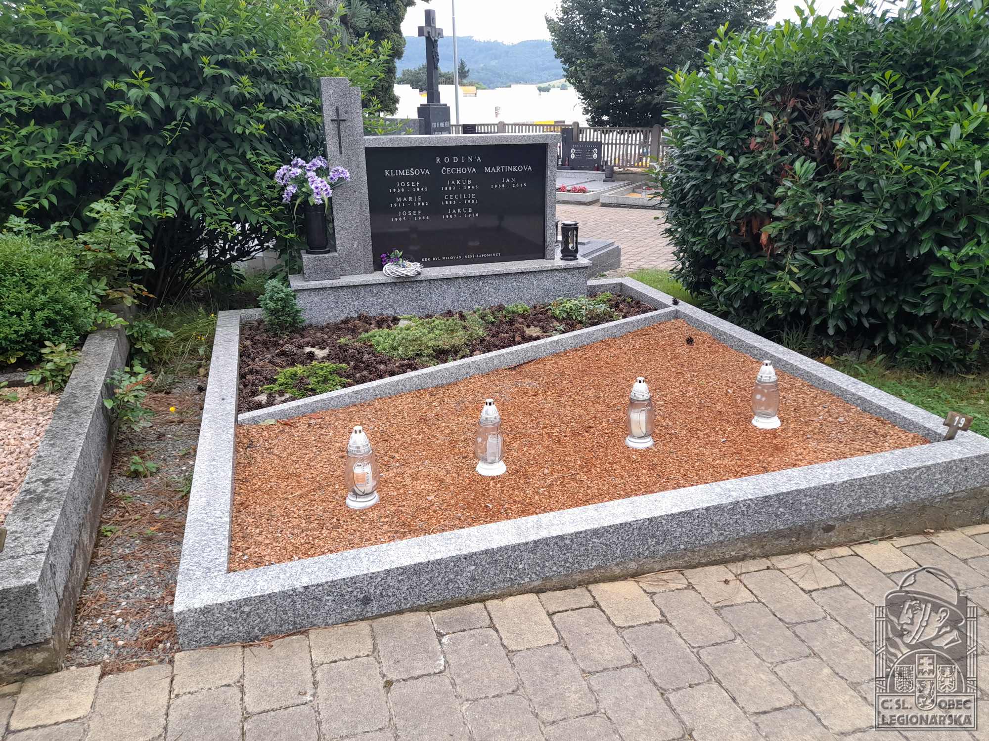 Hrob v Ráječku (17933.800)