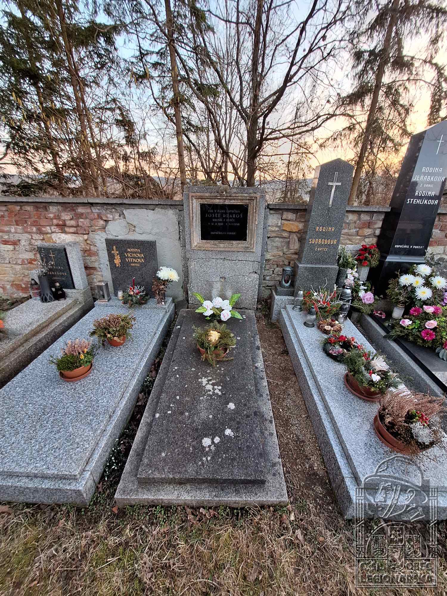 Hrob v Knířově (20128.800)