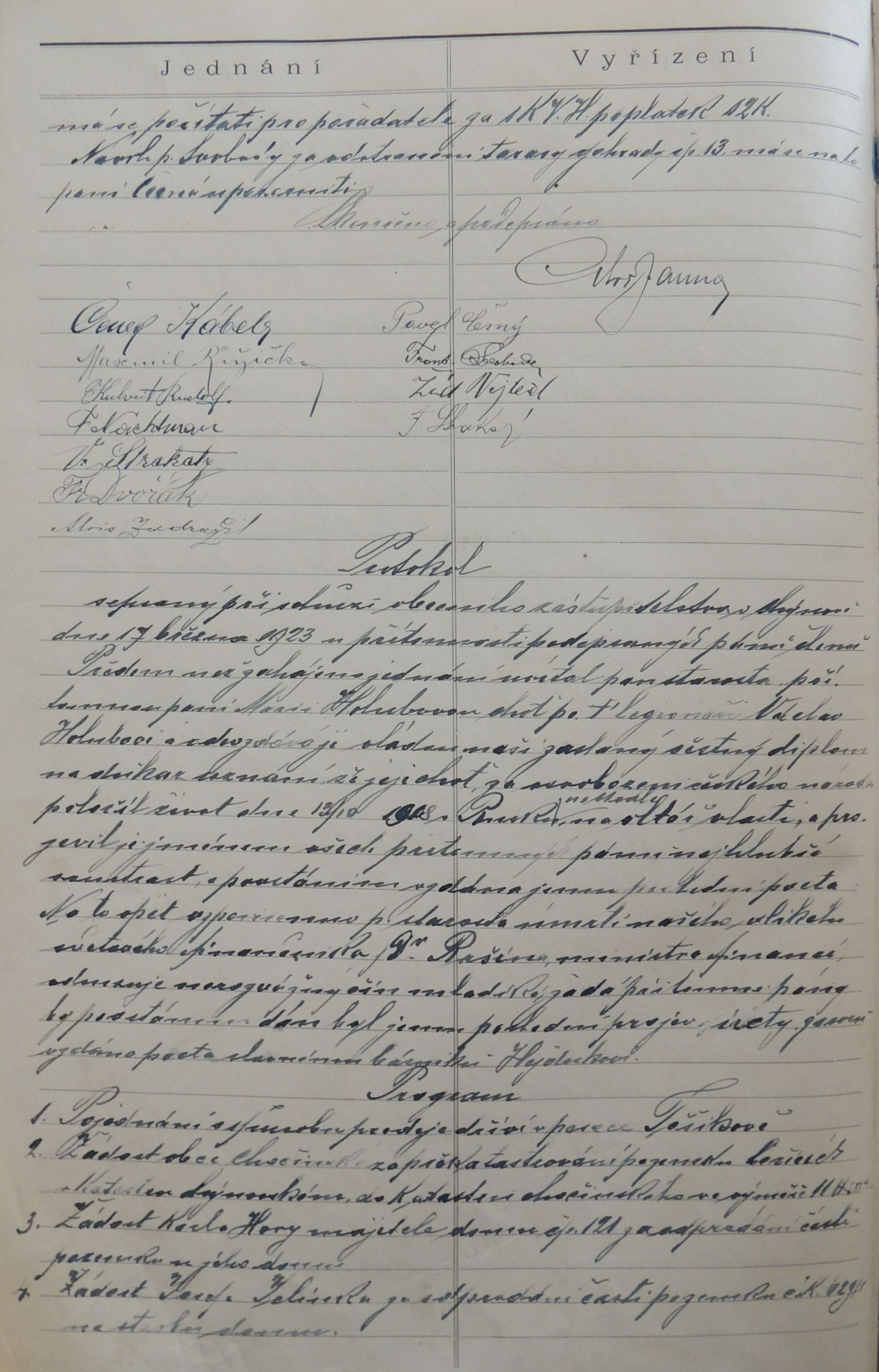 Předání pamětního listu vdově Marii Holubové (AM Chýnov, Kn 6, i.č. 14) (SOkA Tábor)