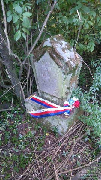 Hrob na hřbitově v Ozerné (Jezerné), Ukrajina. (V.Šimek, 2016)