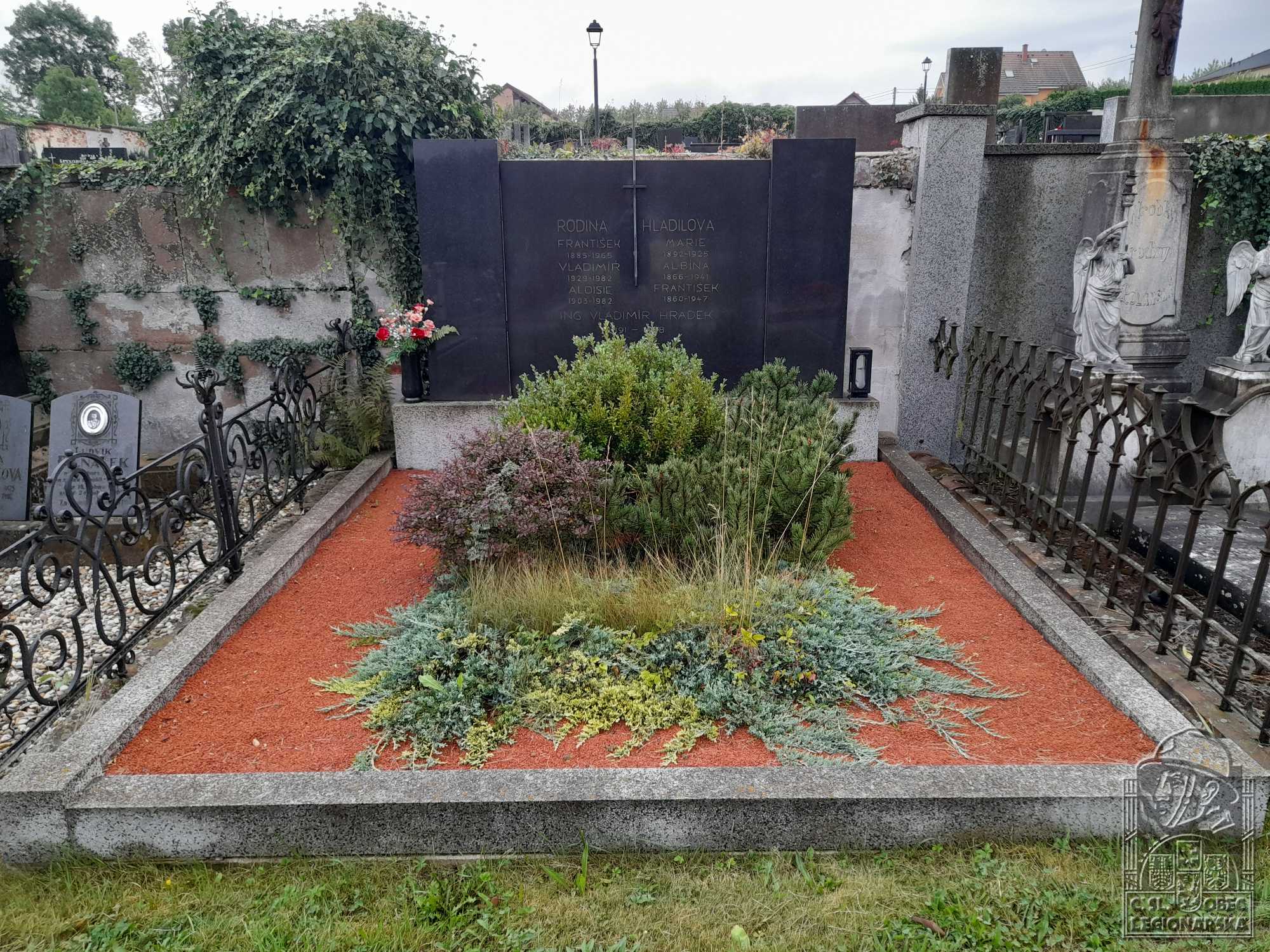 Hrob v Černé Hoře (33774.800)