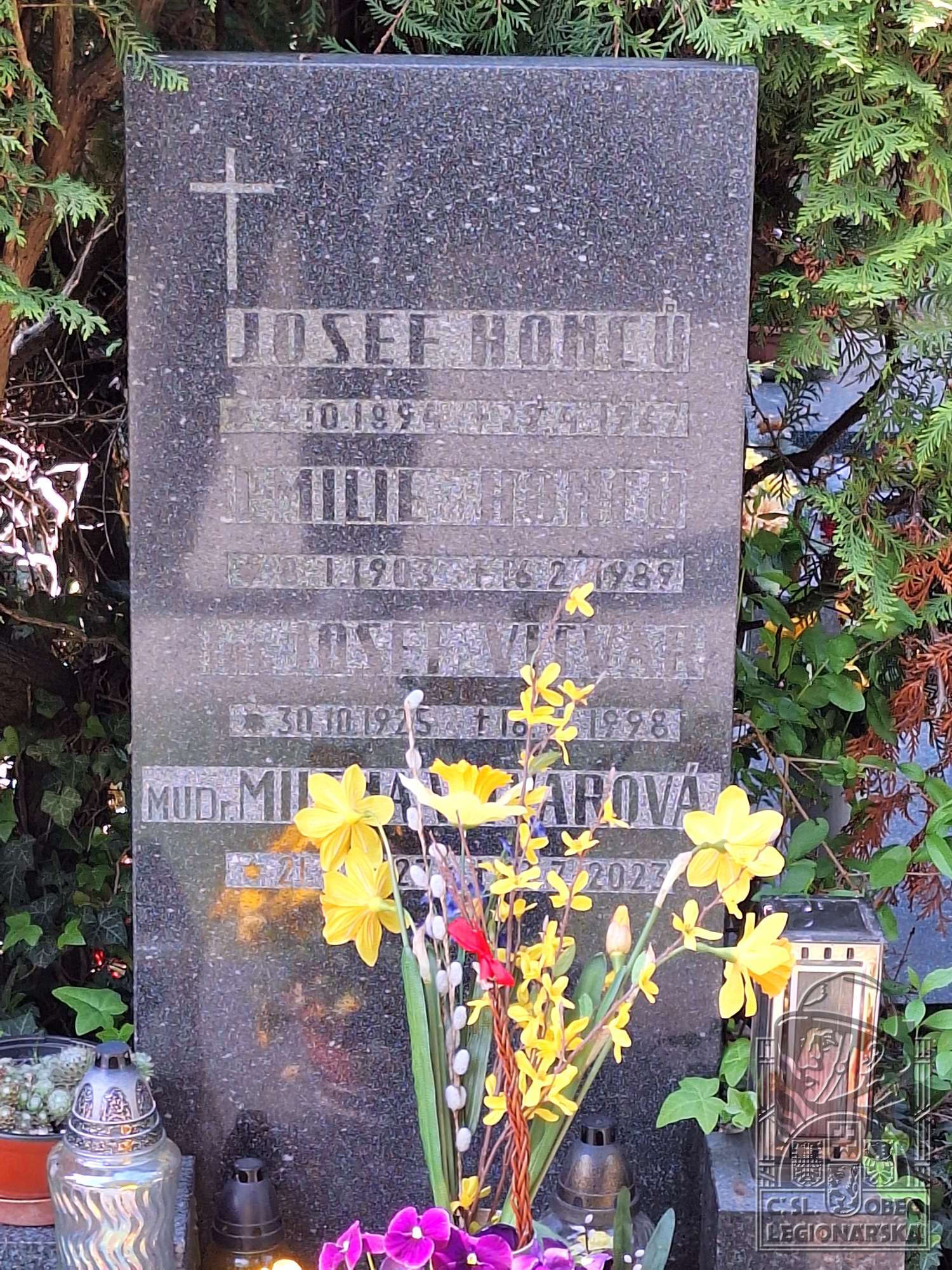 Hrob v Hradci Králové (34186.800)