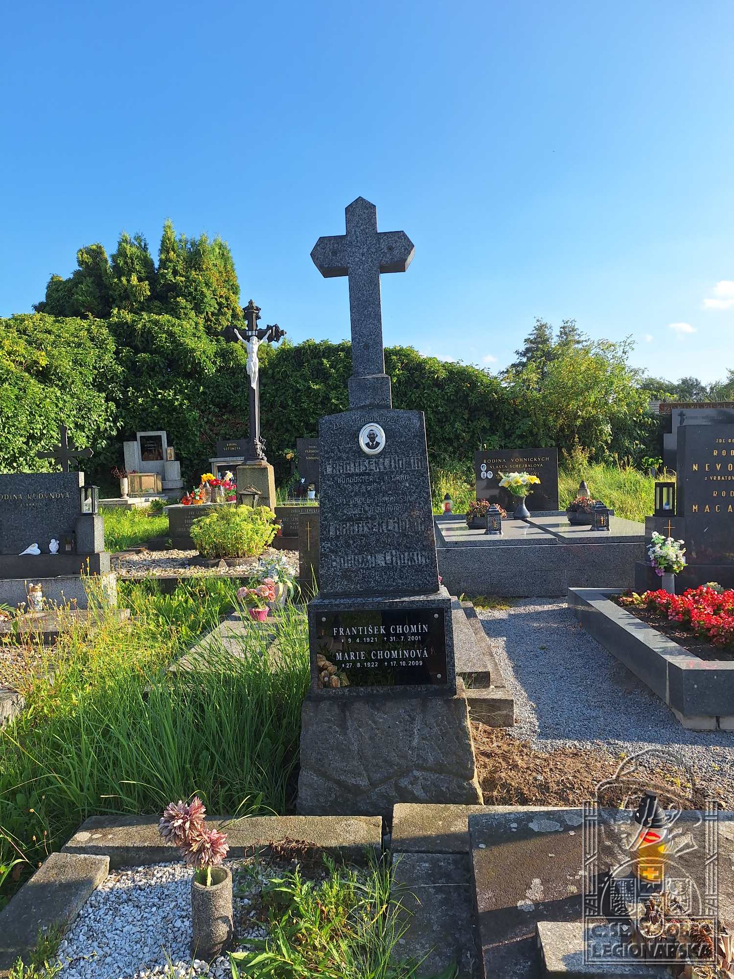 Hrob ve Vrbatově Kostelci (35532.800)