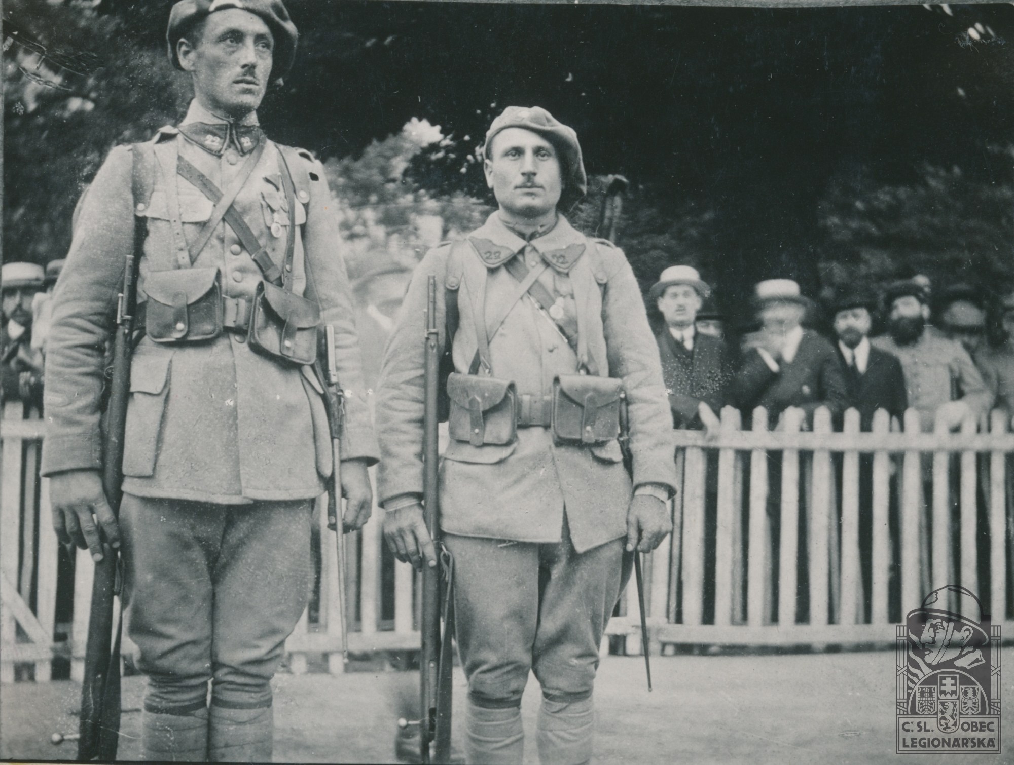 Četaři Kalous a Klopta - 22. stř. pl. - dekorován franc. medailí -14. července 1918 Paříž. VUA