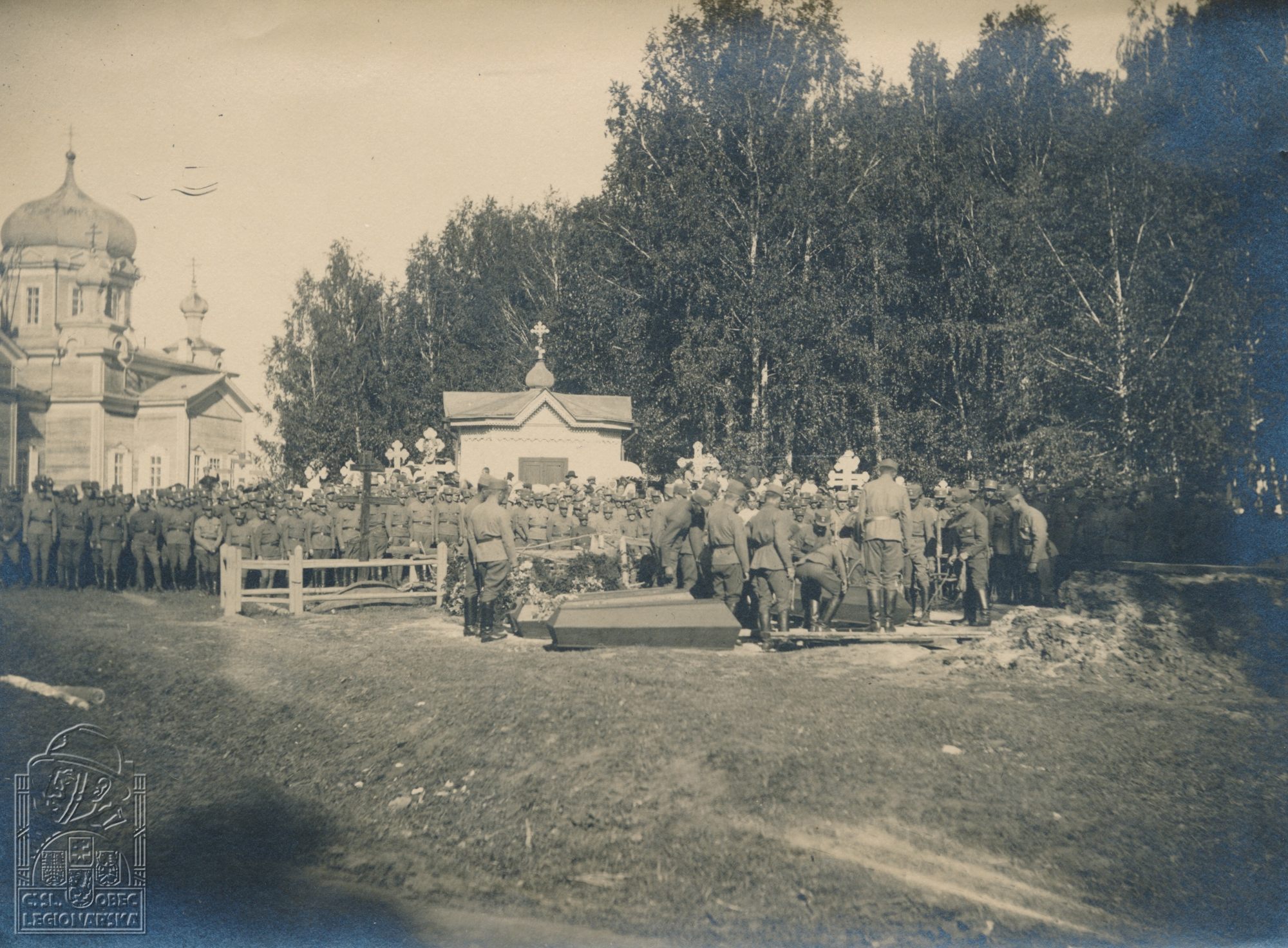 Pohřeb 5 padlých bratrů při přepadení st. Ižmarskaja. Pohřeb Mariinsk 16.7.1919