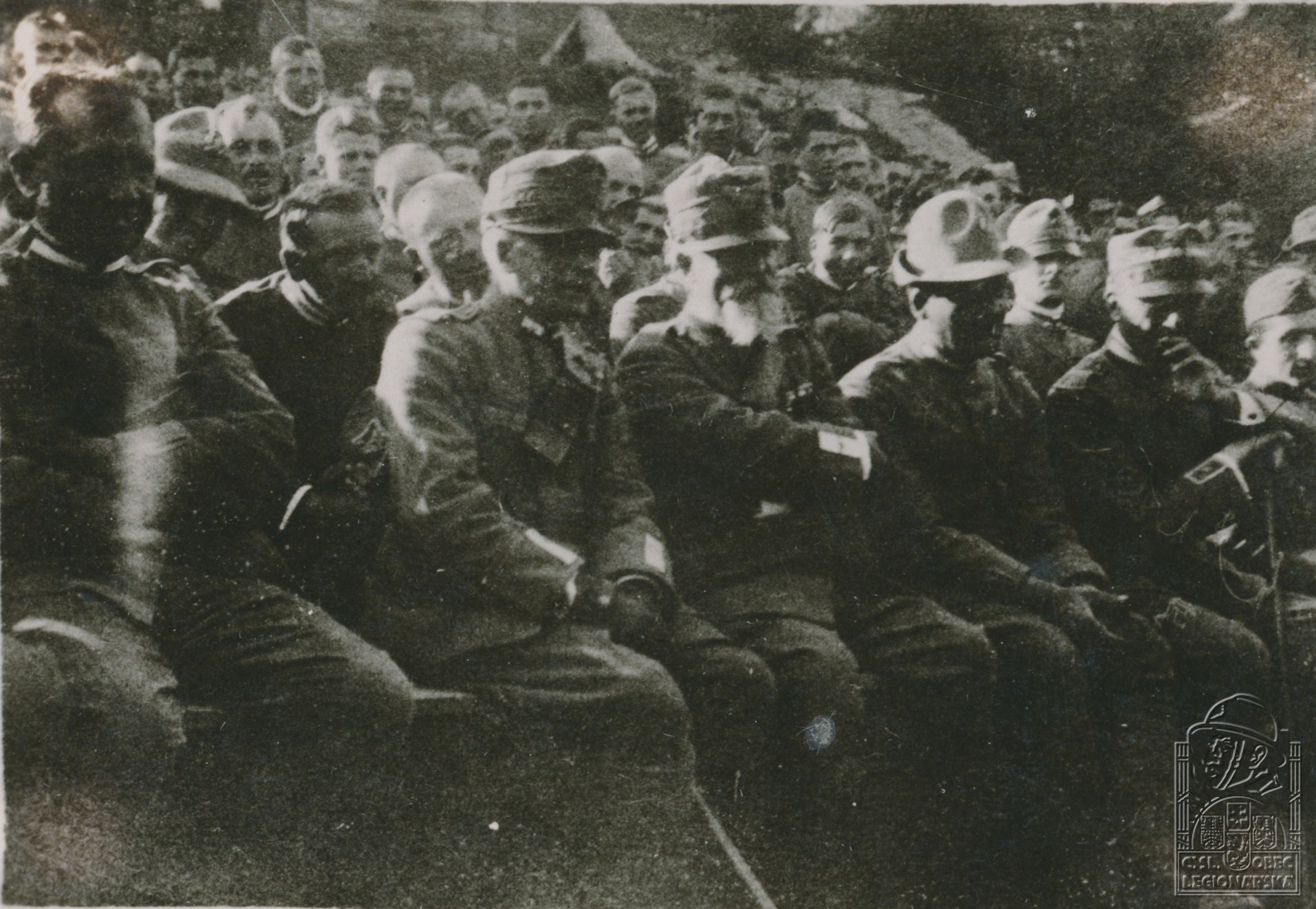 Loutkové představení br. Kopeckých 1.9.1918 v popředí Grazziani a de Vita VUA (39913.010)