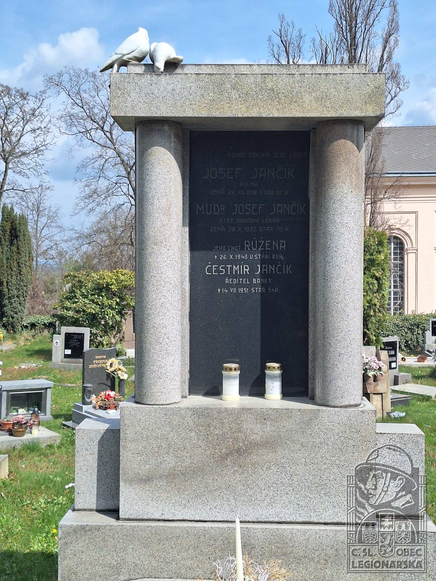 Hrob ve Chvaleticích (40607.800)