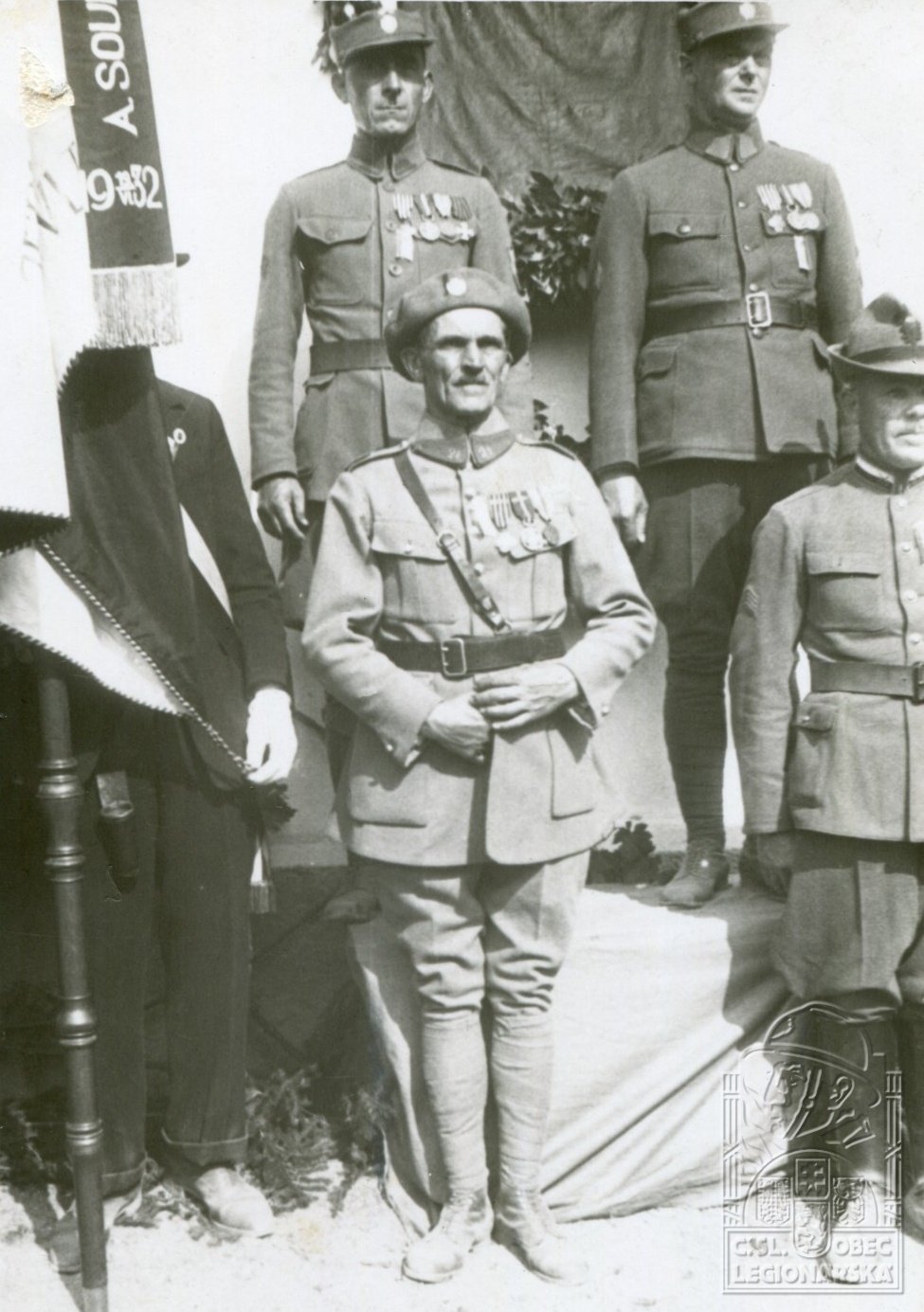 odhalování pamětní desky legionáře Františka Zamrazila ve Skorochovicích u Vraného. 11.8.1935