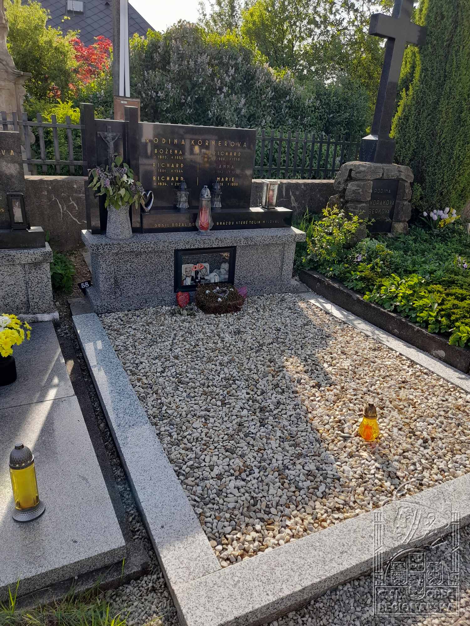 Hrob Dlouhomilov (45738.600)