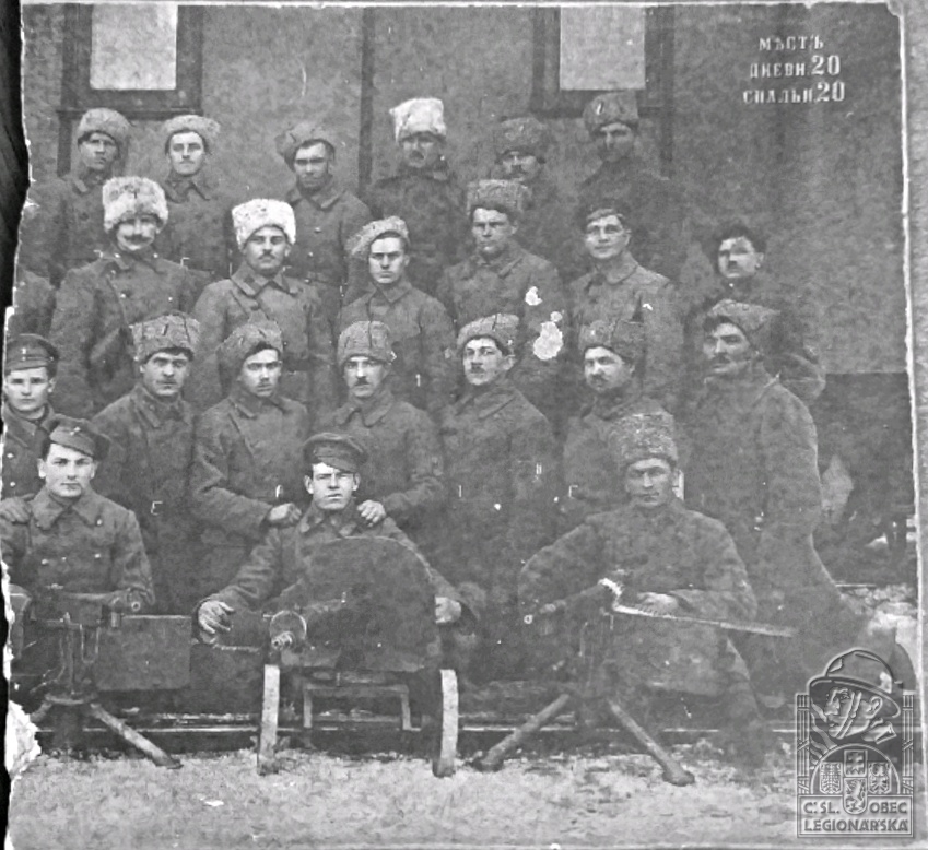 Josef Longauer stojí v prostřední řadě 2. zleva (60661.003)