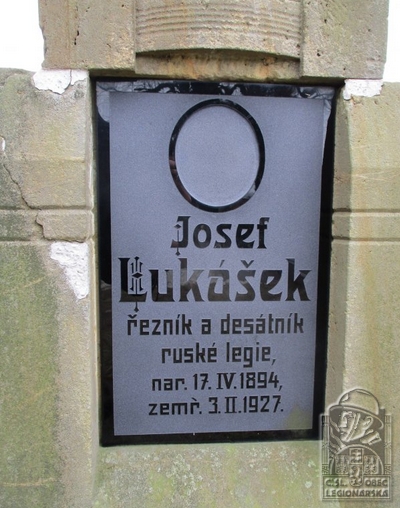 Náhrobní deska na hřbitově v Černilově (61101.500)