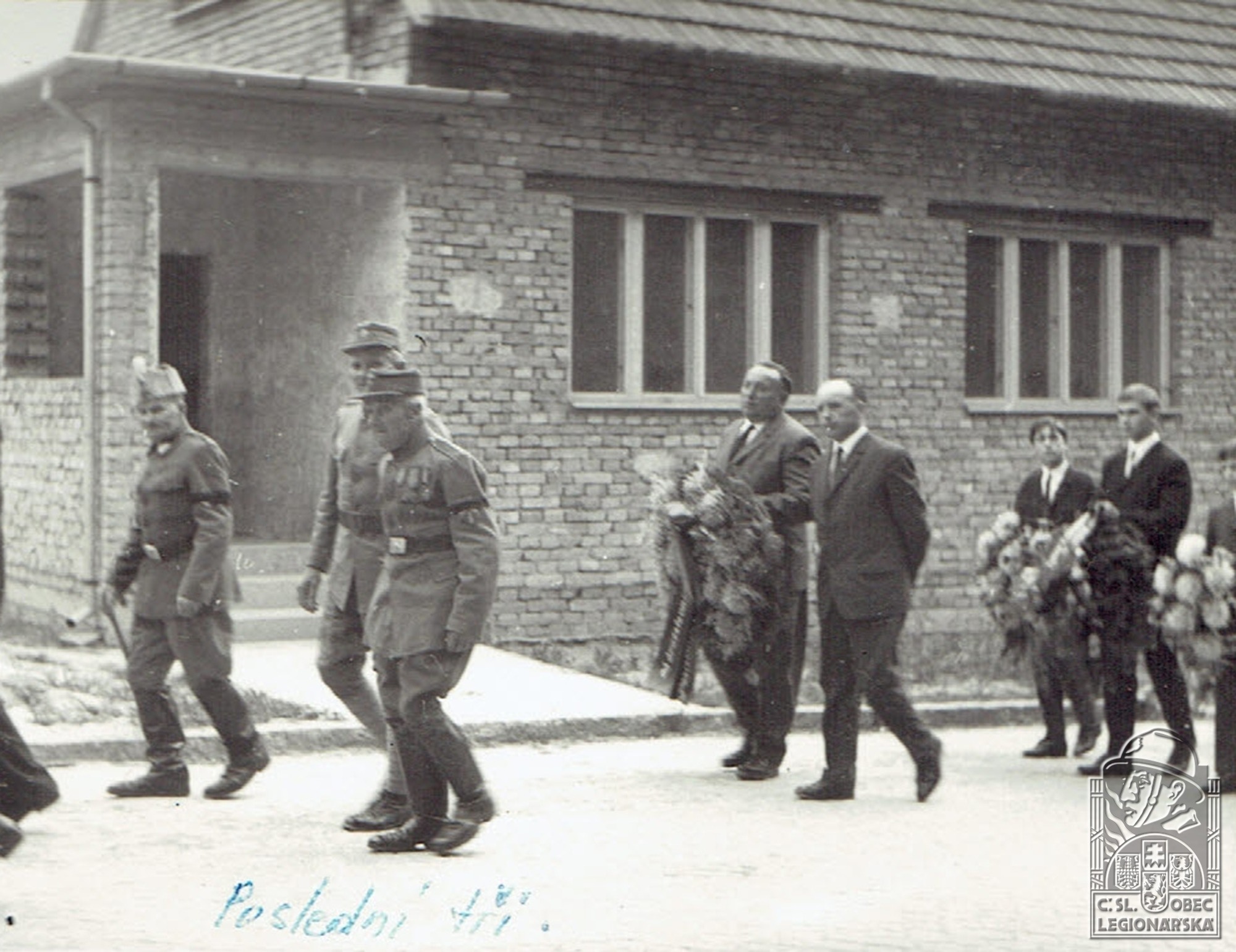  Lexa Karel 24.8.1893, první legionář z leva s hůlkou (63895.010)