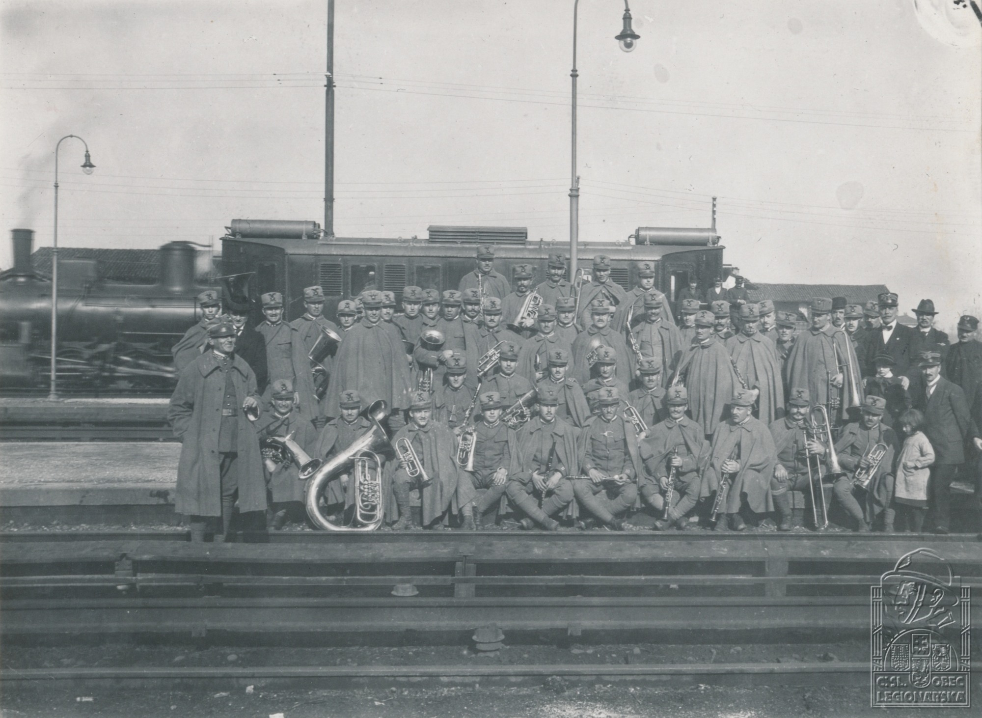 Hudba  čs. domobrany při slav. odevzdáním prap. čs. domobrany v Itálii 1919 VUA (71360.005)