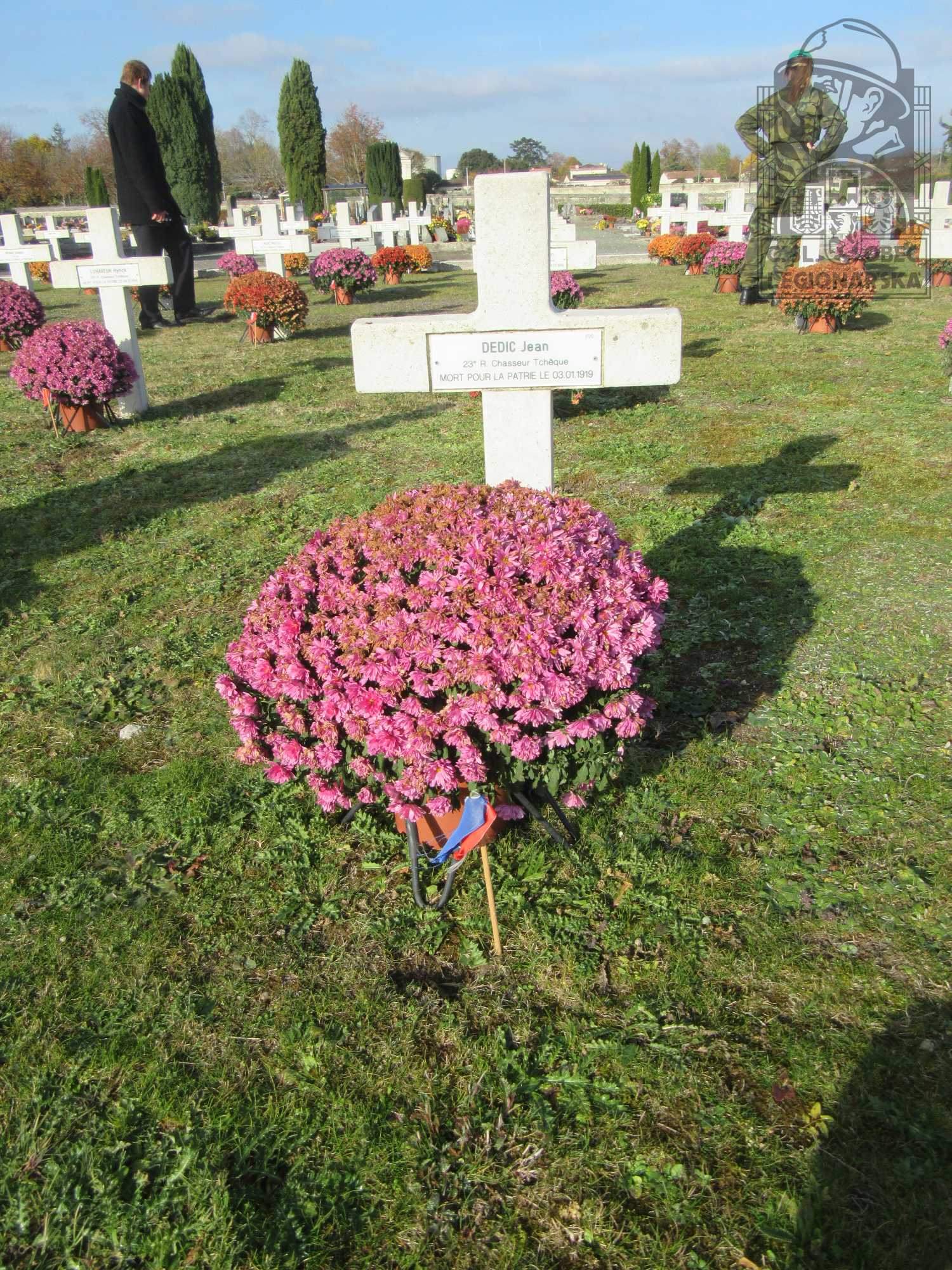 Hrob Jana Dědice na hřbitově v Cognacu (7259.01)