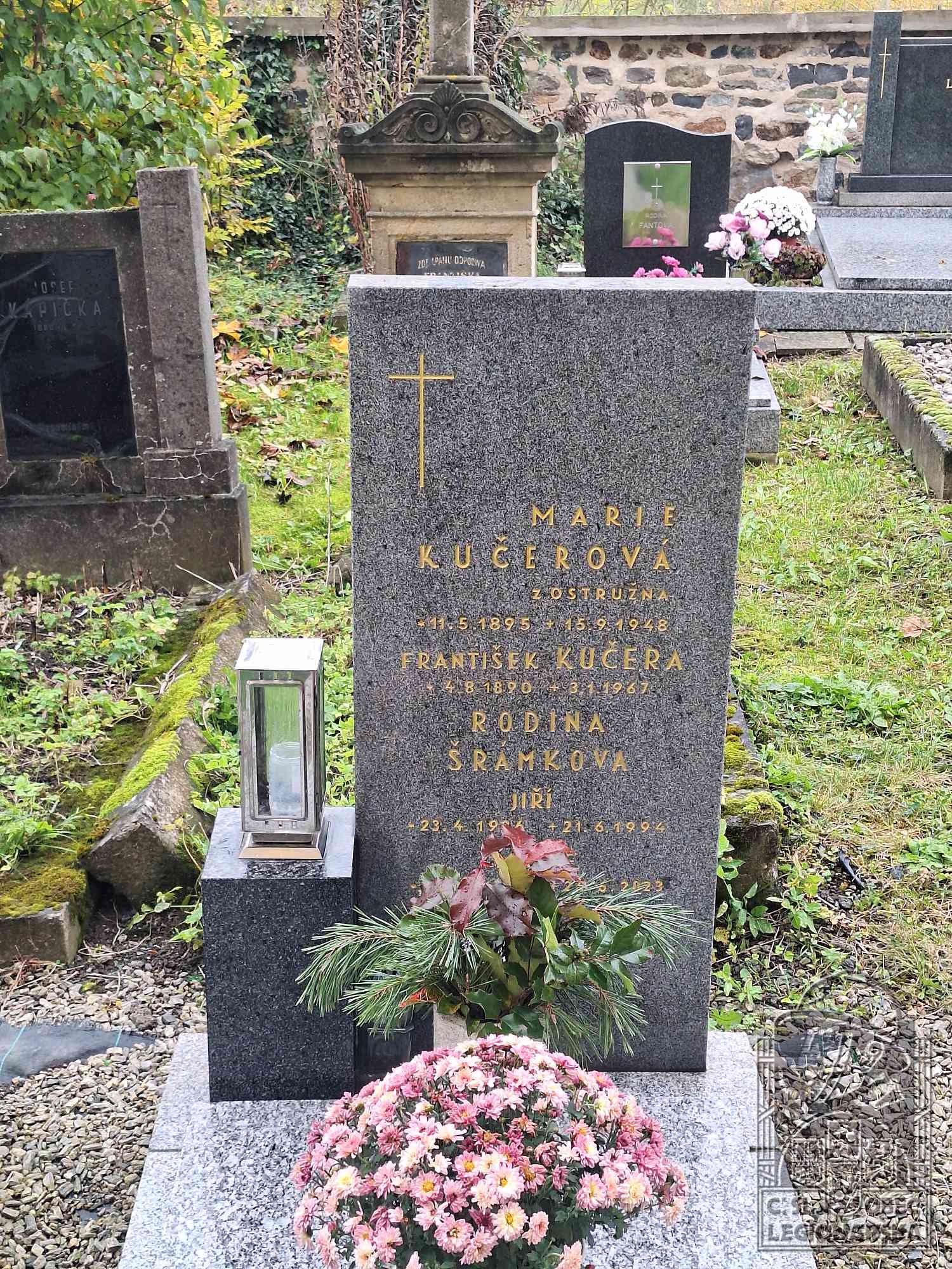 Hrob v Běstvině (74473.800)