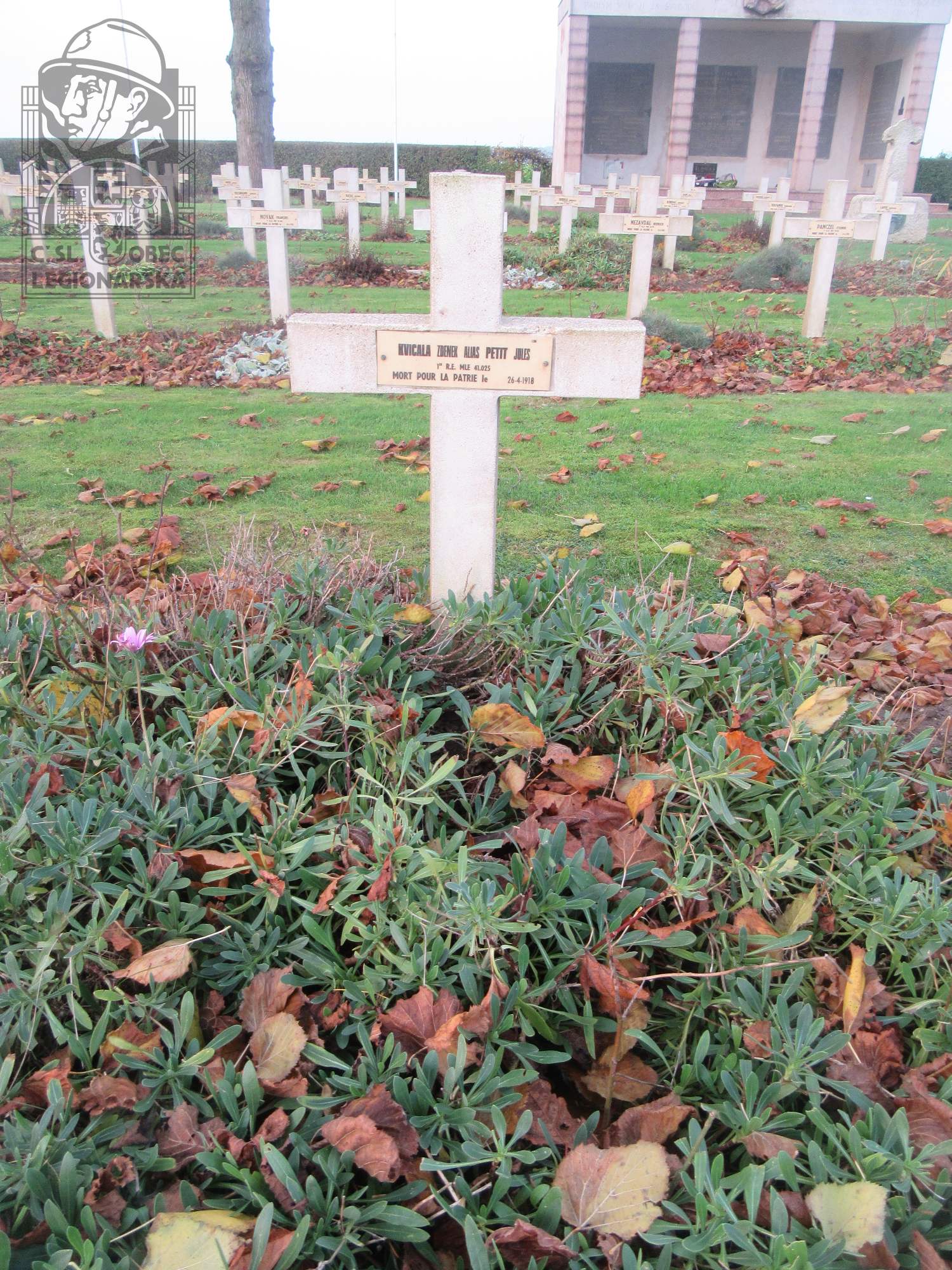 Hrob Zdeňka Kvíčaly na Československém vojenském hřbitově La Targette (74807.02)