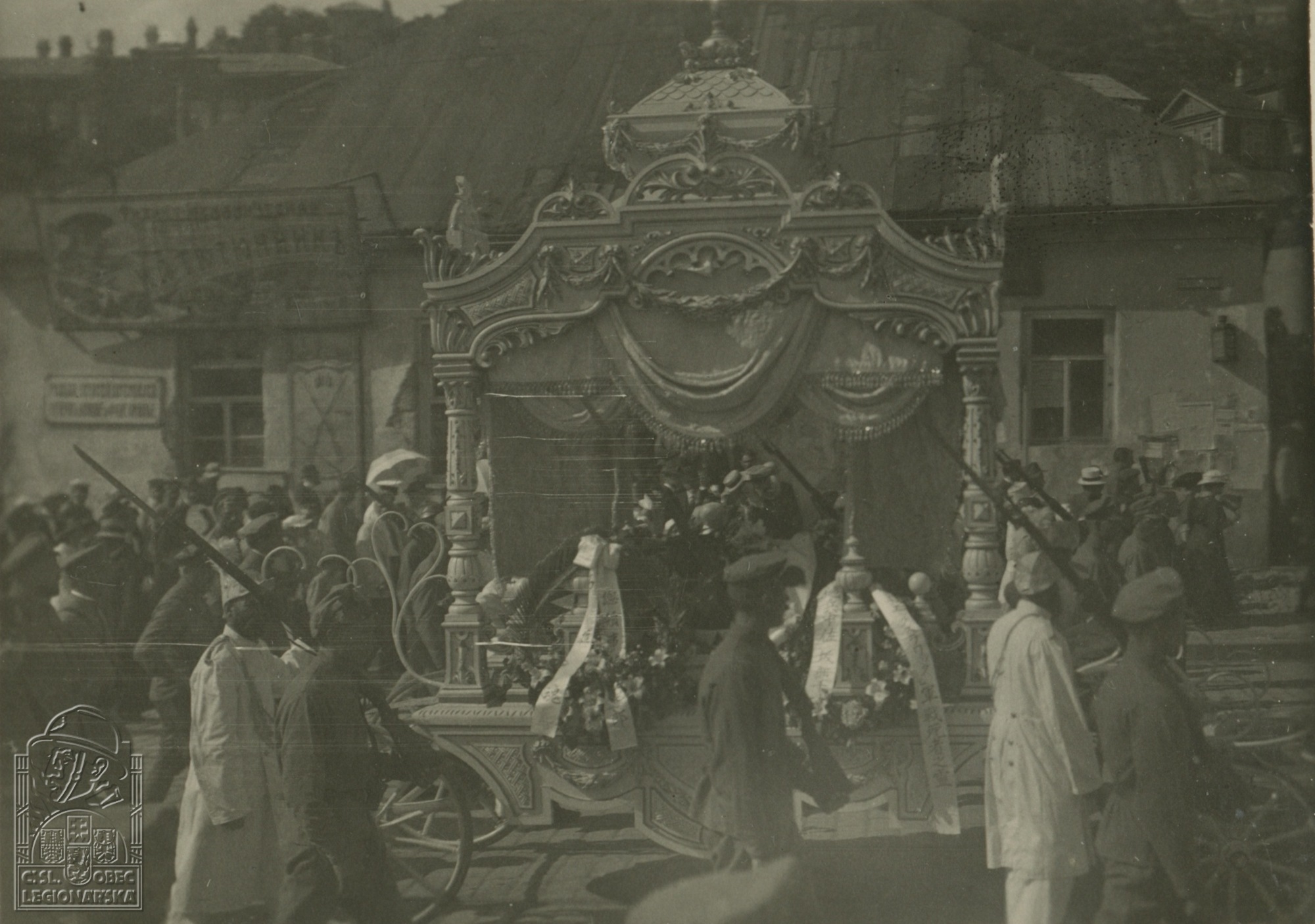 Pohřeb br. Jos. Novotného z 5. pluku 30.6.1918 (85345.031)