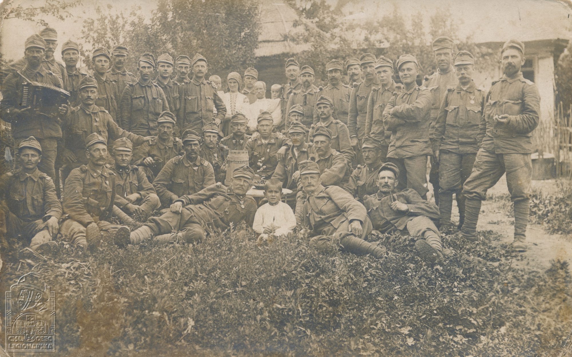 Rakouští vojáci hromadná fotka (94148.025)