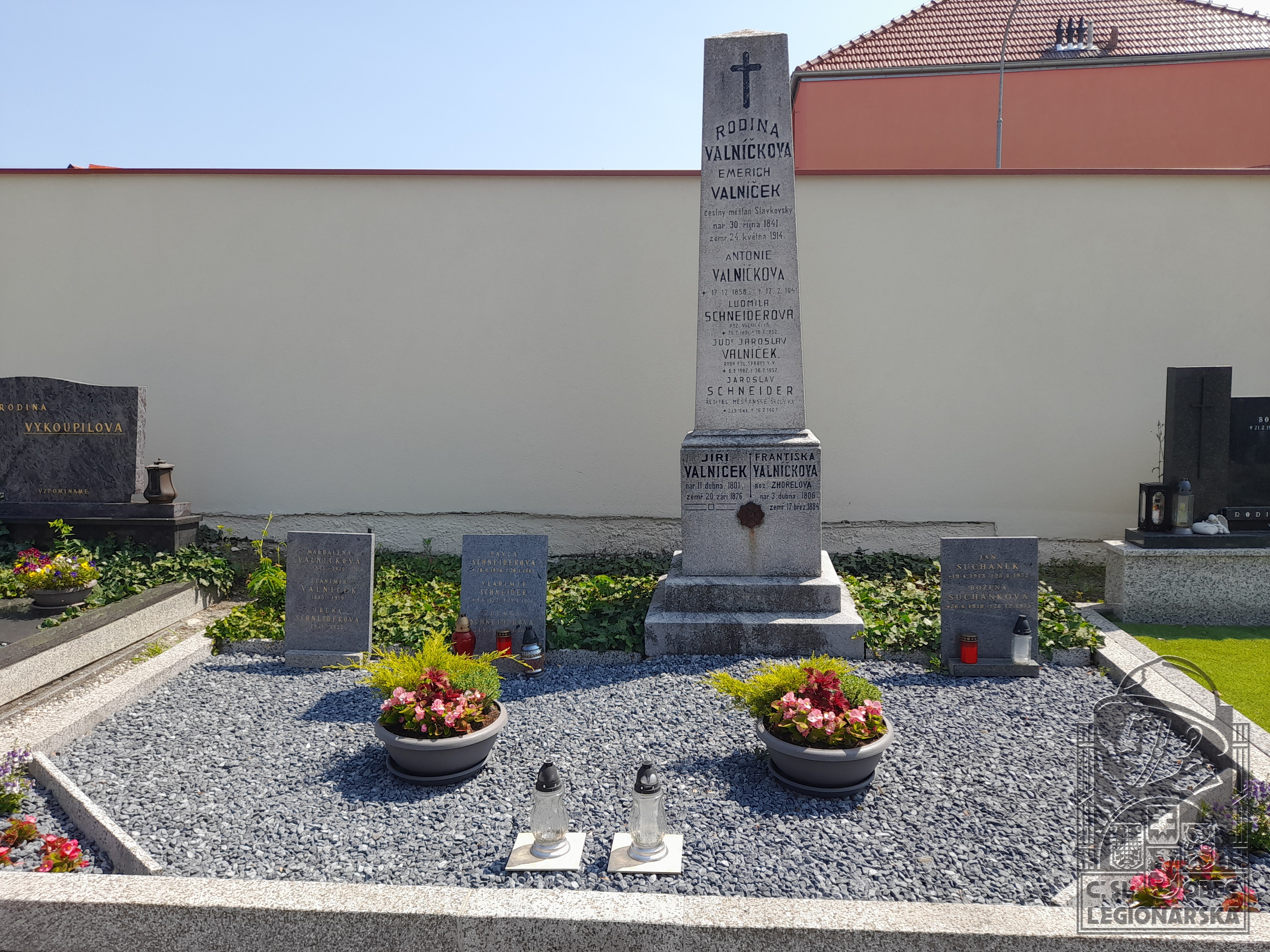 Hrob ve Slavkově u Brna (97917.800)
